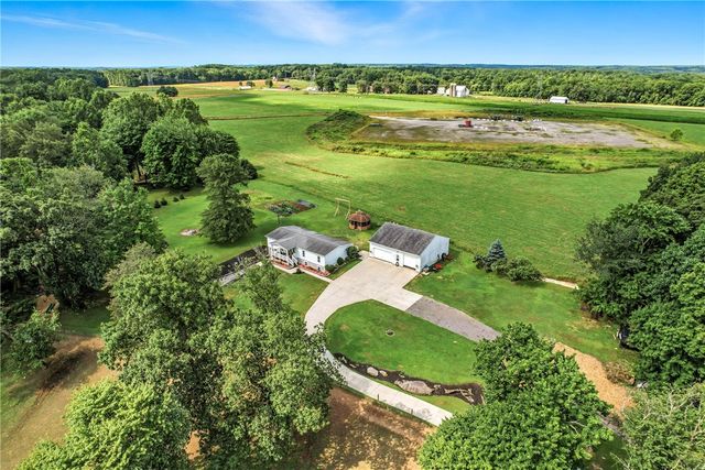 400 Oak Hill Rd, Shenango Twp, PA 16159