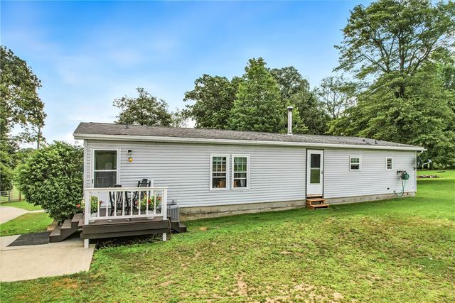 400 Oak Hill Rd, Shenango Twp, PA 16159