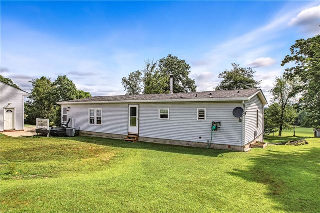 400 Oak Hill Rd, Shenango Twp, PA 16159