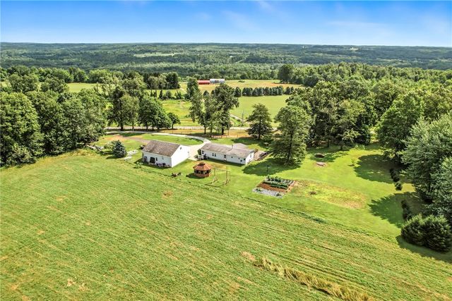 400 Oak Hill Rd, Shenango Twp, PA 16159