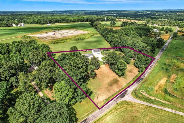 400 Oak Hill Rd, Shenango Twp, PA 16159