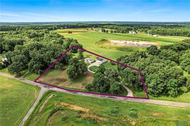 400 Oak Hill Rd, Shenango Twp, PA 16159