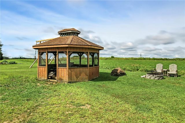 400 Oak Hill Rd, Shenango Twp, PA 16159