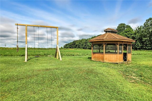 400 Oak Hill Rd, Shenango Twp, PA 16159