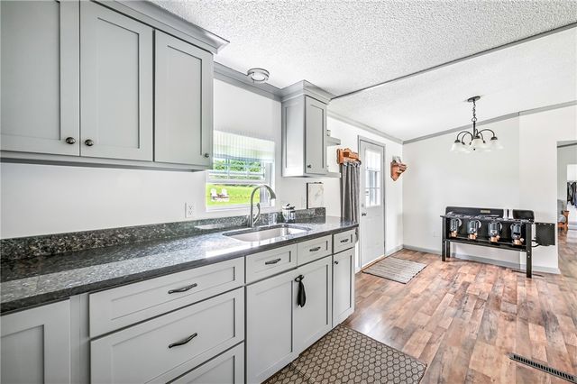 400 Oak Hill Rd, Shenango Twp, PA 16159