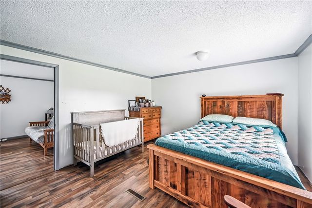 400 Oak Hill Rd, Shenango Twp, PA 16159