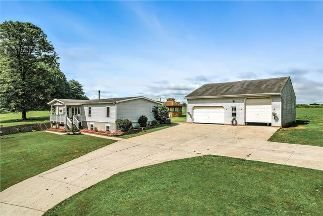 400 Oak Hill Rd, Shenango Twp, PA 16159