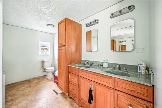 400 Oak Hill Rd, Shenango Twp, PA 16159