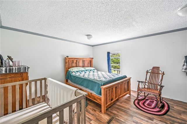 400 Oak Hill Rd, Shenango Twp, PA 16159