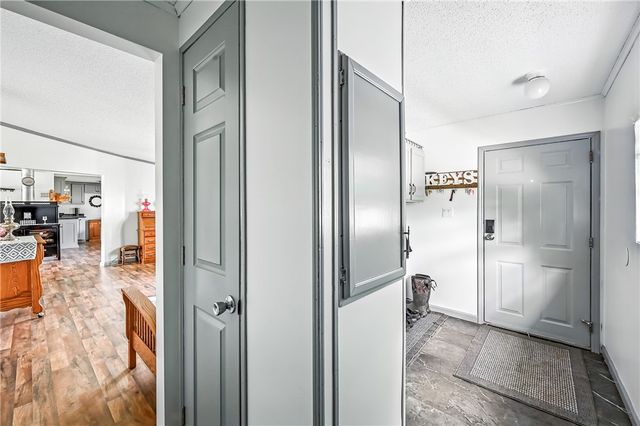 400 Oak Hill Rd, Shenango Twp, PA 16159