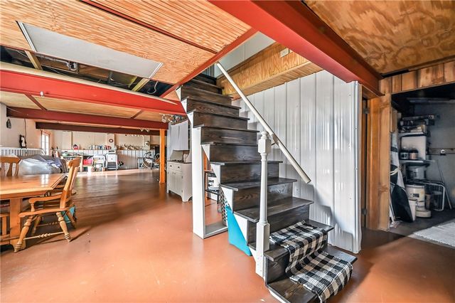 400 Oak Hill Rd, Shenango Twp, PA 16159