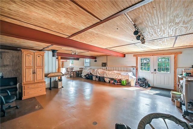 400 Oak Hill Rd, Shenango Twp, PA 16159