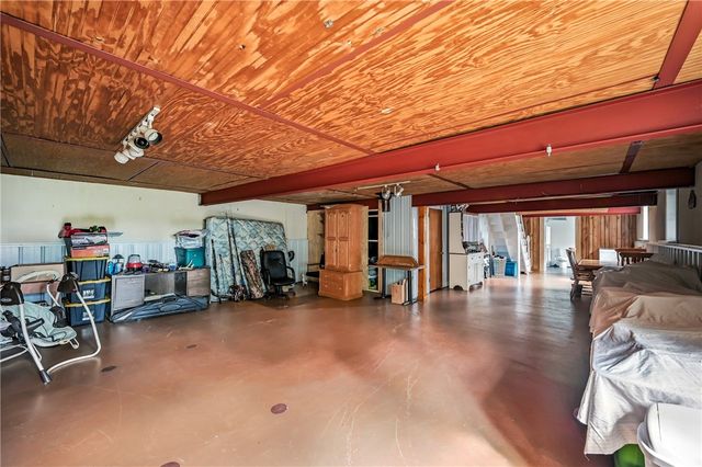 400 Oak Hill Rd, Shenango Twp, PA 16159