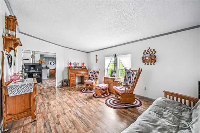 400 Oak Hill Rd, Shenango Twp, PA 16159