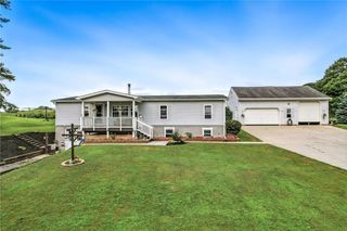 400 Oak Hill Rd, Shenango Twp, PA 16159