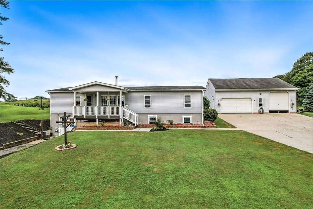 400 Oak Hill Rd, Shenango Twp, PA 16159