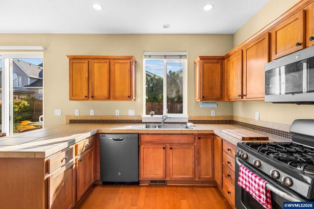3066 Elliot St NW, Salem, OR 97304