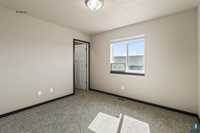 1015 Birch St Street, Harrisburg, SD 57032