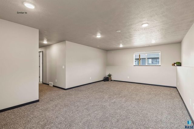 1015 Birch St Street, Harrisburg, SD 57032