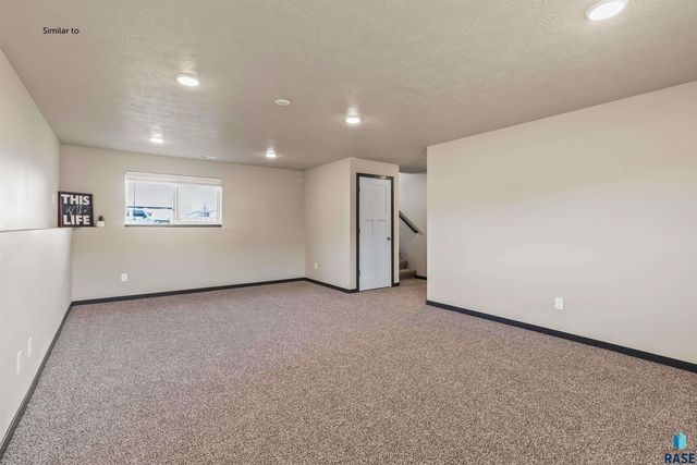 1015 Birch St Street, Harrisburg, SD 57032