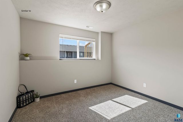 1015 Birch St Street, Harrisburg, SD 57032