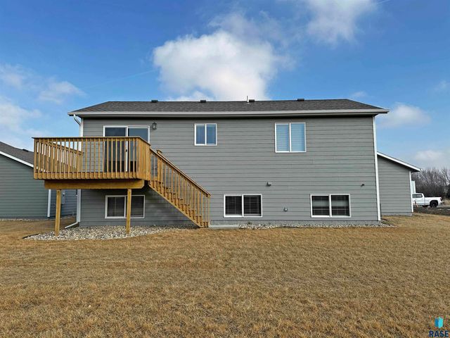 1015 Birch St Street, Harrisburg, SD 57032
