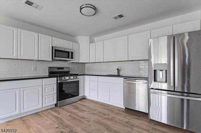 34 S Pointe Cir, Tinton Falls Boro, NJ 07753