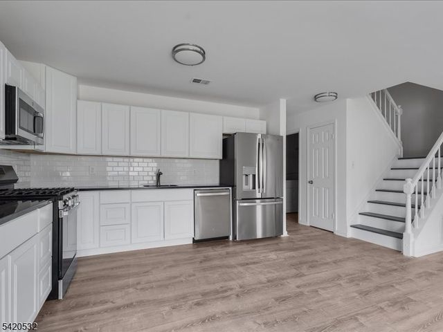 34 S Pointe Cir, Tinton Falls Boro, NJ 07753