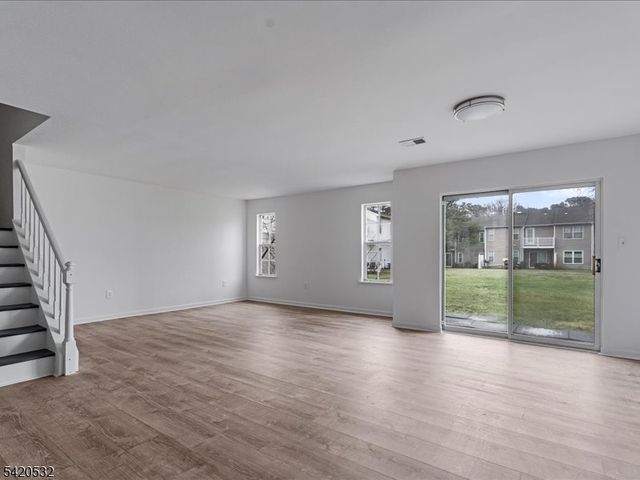 34 S Pointe Cir, Tinton Falls Boro, NJ 07753