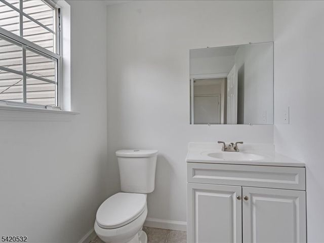 34 S Pointe Cir, Tinton Falls Boro, NJ 07753