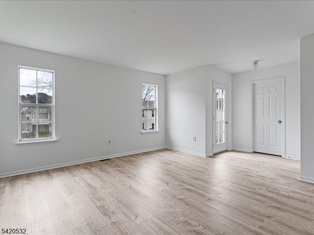 34 S Pointe Cir, Tinton Falls Boro, NJ 07753