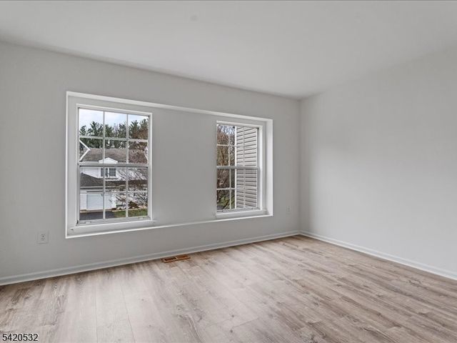 34 S Pointe Cir, Tinton Falls Boro, NJ 07753