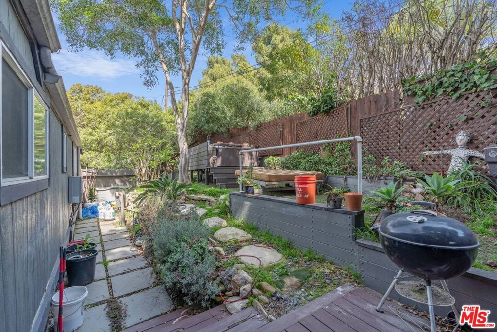 Image 10 of property listing at 2 Paradise Cove Road, Malibu, CA 90265