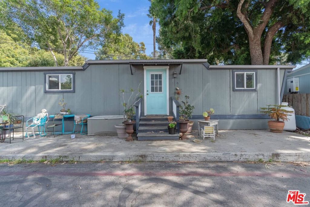 Image 14 of property listing at 2 Paradise Cove Road, Malibu, CA 90265