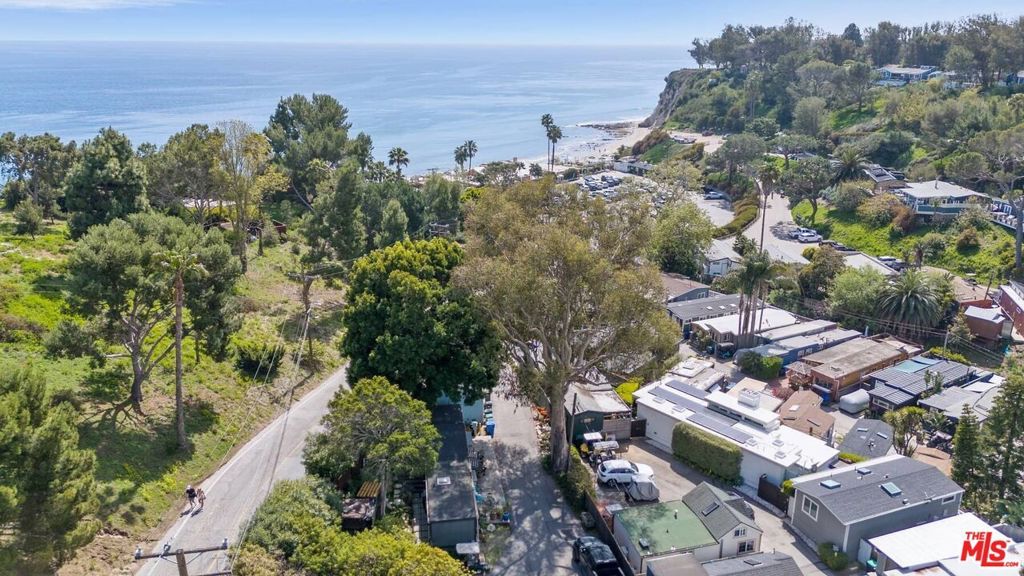 Image 2 of property listing at 2 Paradise Cove Road, Malibu, CA 90265