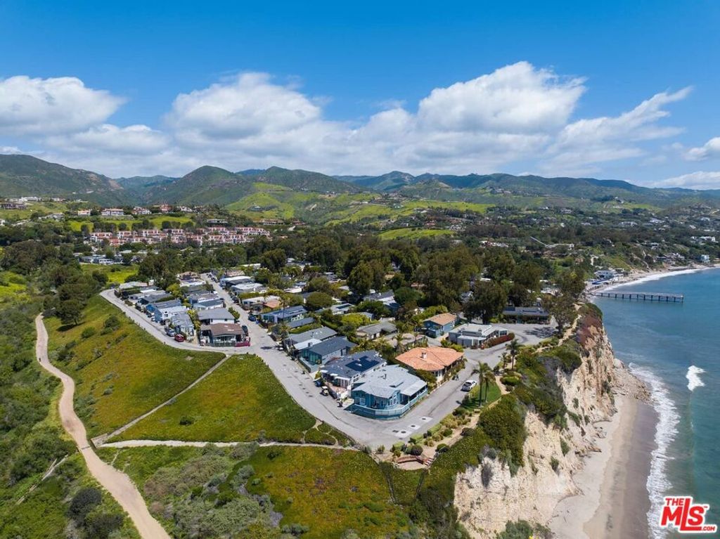 Image 24 of property listing at 2 Paradise Cove Road, Malibu, CA 90265