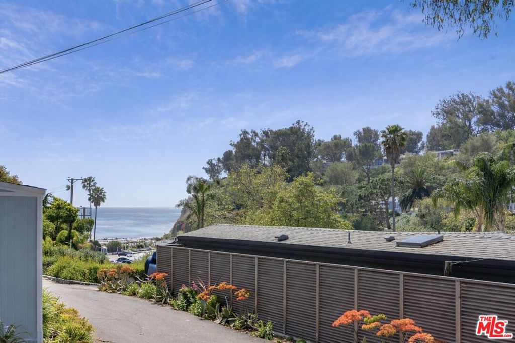 Image 4 of property listing at 2 Paradise Cove Road, Malibu, CA 90265