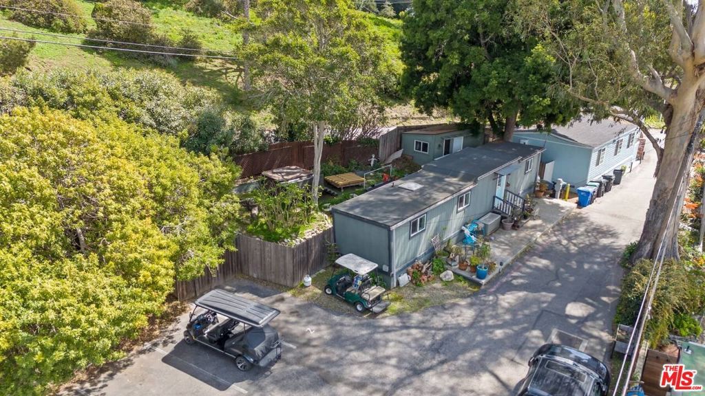 Image 7 of property listing at 2 Paradise Cove Road, Malibu, CA 90265