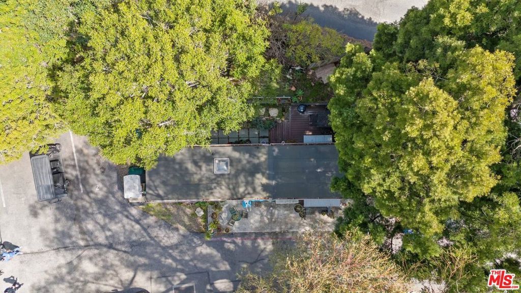 Image 8 of property listing at 2 Paradise Cove Road, Malibu, CA 90265