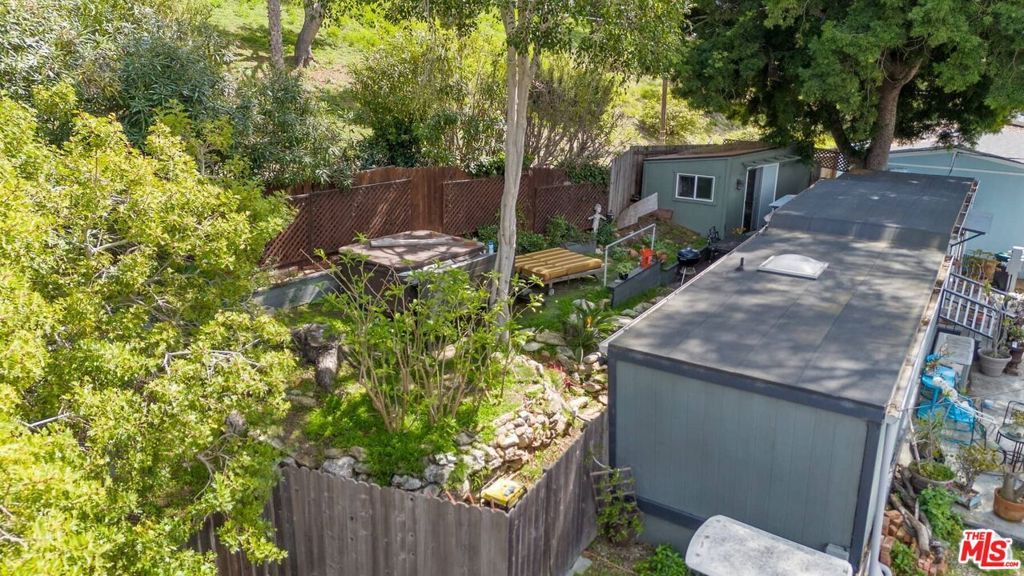 Image 9 of property listing at 2 Paradise Cove Road, Malibu, CA 90265