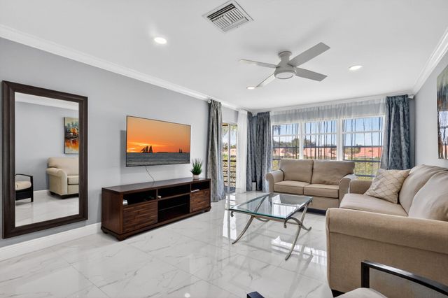 5675 Queen Palm Ct E, Delray Beach, FL 33484