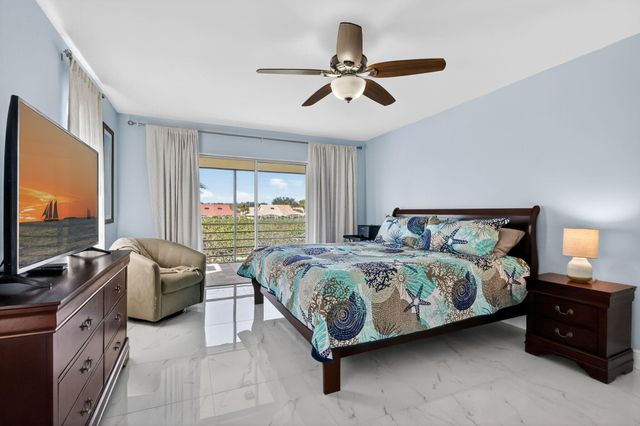 5675 Queen Palm Ct E, Delray Beach, FL 33484