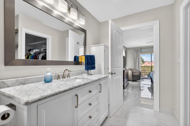 5675 Queen Palm Ct E, Delray Beach, FL 33484