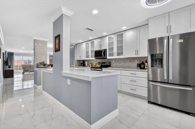 5675 Queen Palm Ct E, Delray Beach, FL 33484