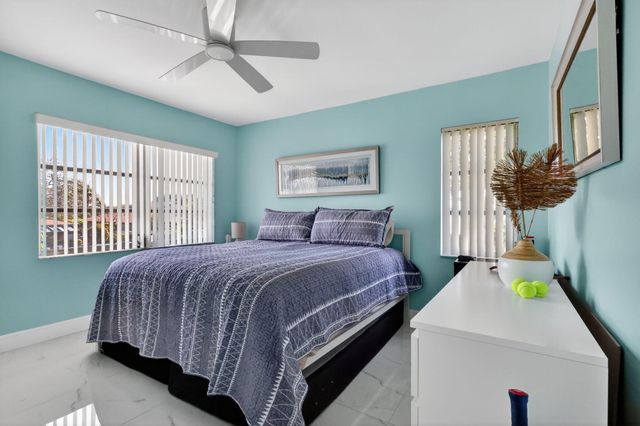 5675 Queen Palm Ct E, Delray Beach, FL 33484