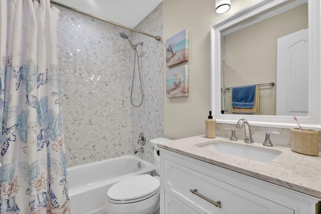 5675 Queen Palm Ct E, Delray Beach, FL 33484