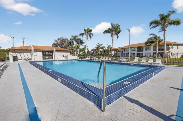 5675 Queen Palm Ct E, Delray Beach, FL 33484