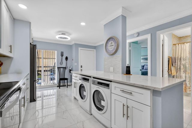 5675 Queen Palm Ct E, Delray Beach, FL 33484