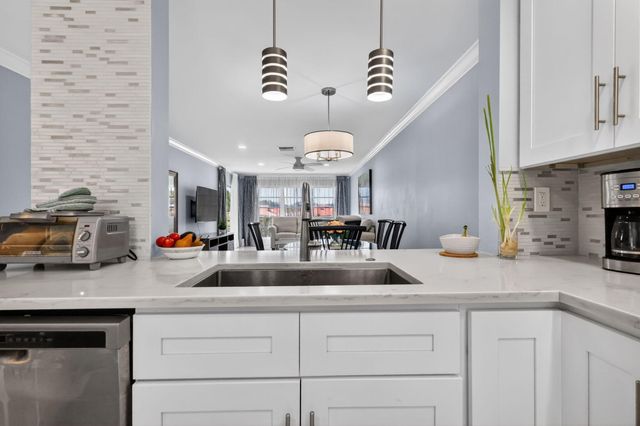 5675 Queen Palm Ct E, Delray Beach, FL 33484