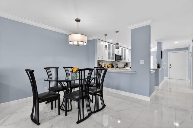 5675 Queen Palm Ct E, Delray Beach, FL 33484